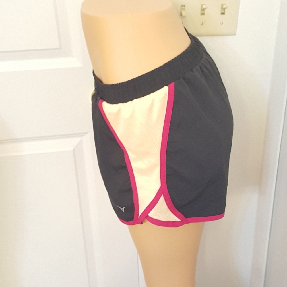 WOMEN'S SHORTS SIZE MEDIUM EXCELLENT CONDITION CHECK THE PICTURES